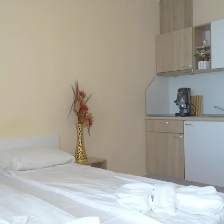 Akrotiria Complex 3* Misivri