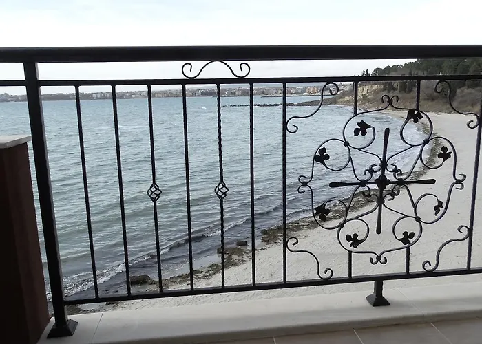 Aparthotel Akrotiria Complex