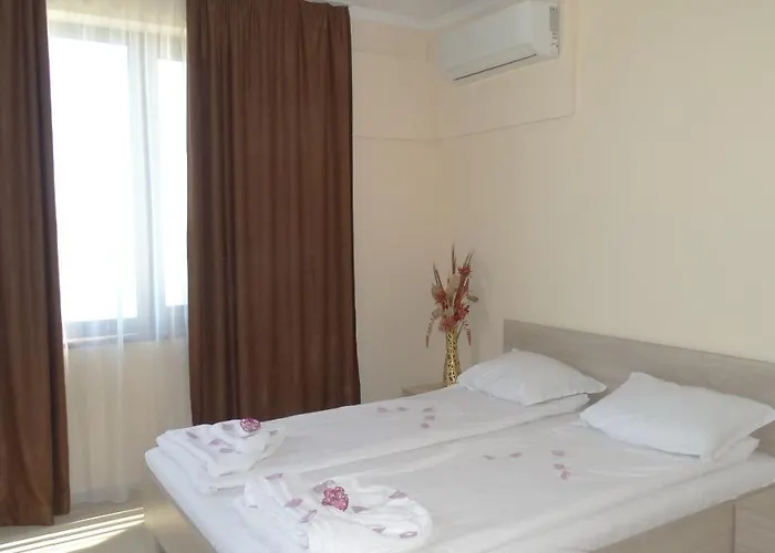 Aparthotel Akrotiria Complex