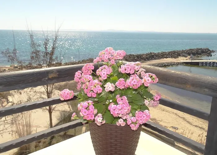 Akrotiria Complex Апартхотел